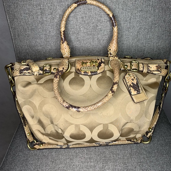 Coach Handbags - [Coach] Purse